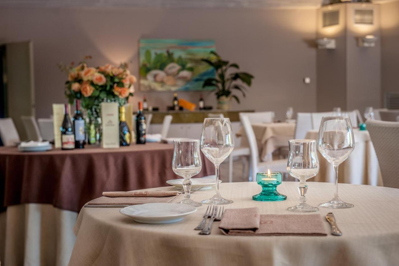 Acacia Marina Hotel Marina di Ragusa Eksteriør billede
